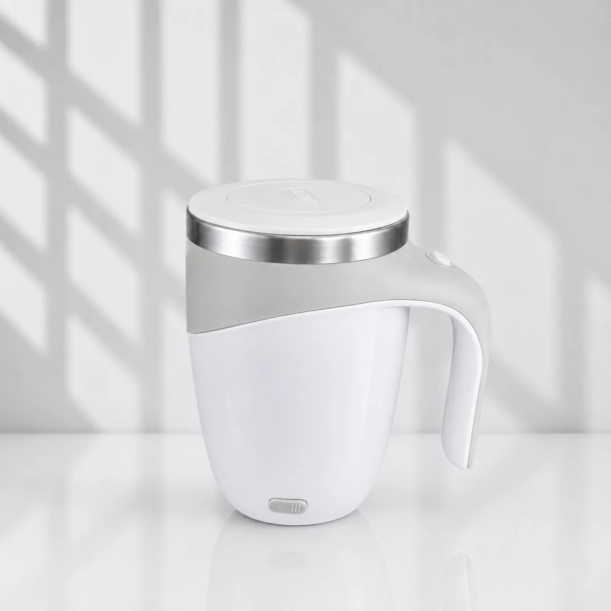 Caneca Elétrica Giratória Automática 360° – Misturador de Bebidas, Café, Leite e Chocolate